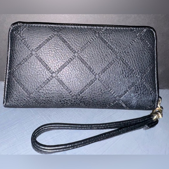 Steve Madden Logo Black Embossed Wristlet Wallet - Picture 2 of 9